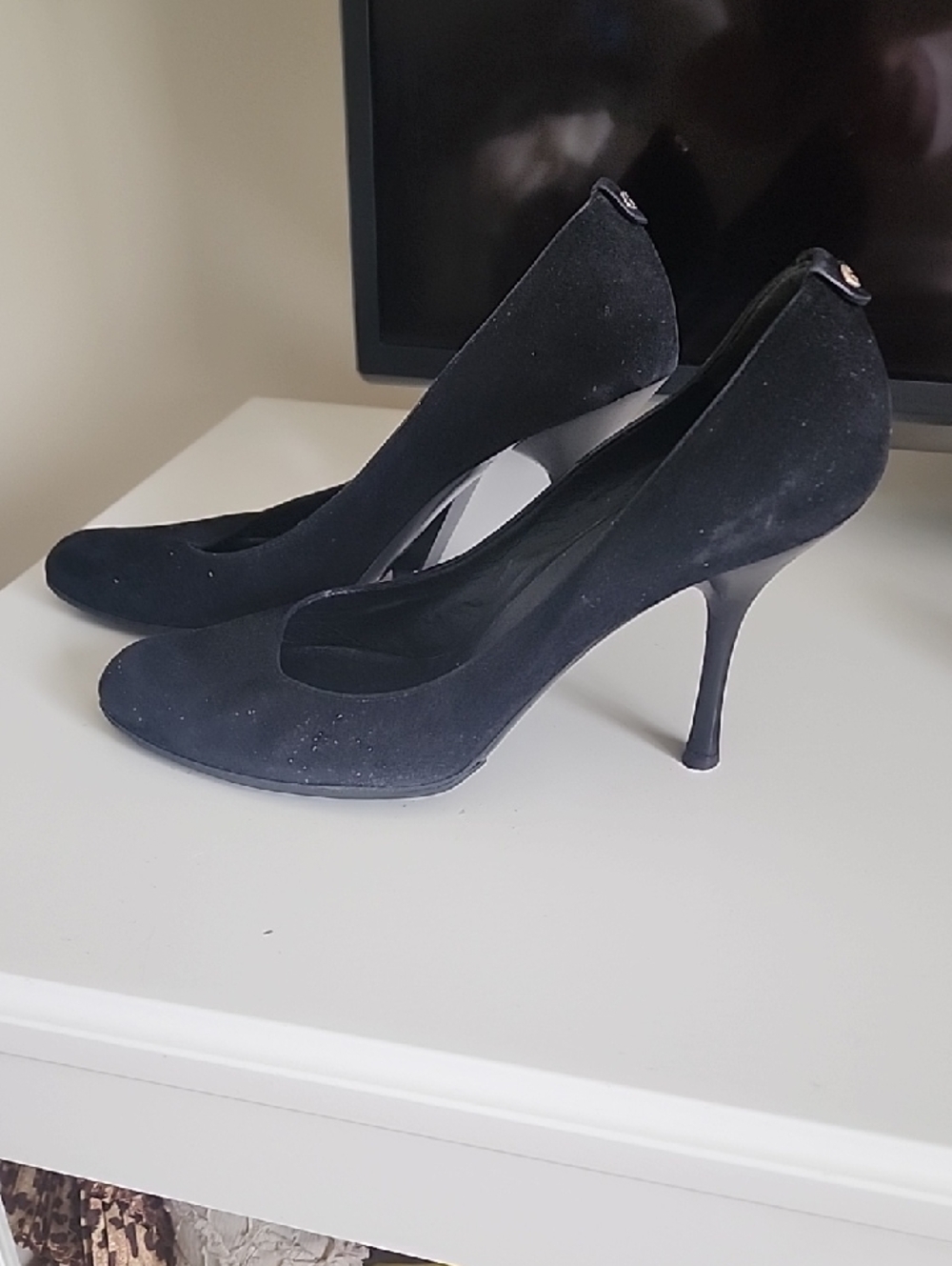 Gucci Black Suede Pumps Logo Insole- AUTHENTIC IN GREAT CONDITION - Picture 6 of 7